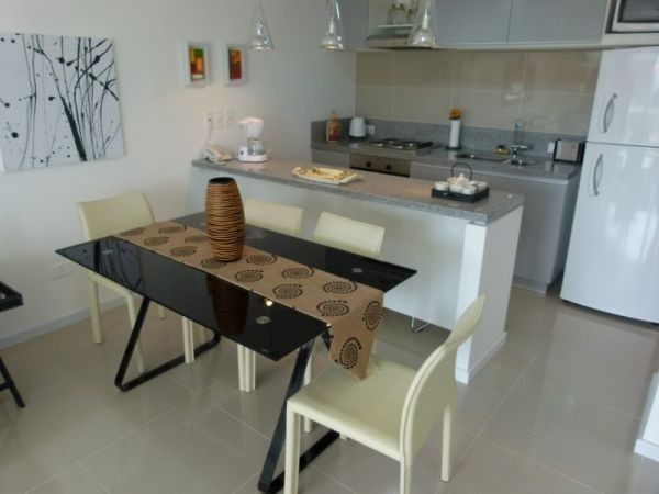 Moderno departamento en alquiler sobre Avenida Roosevelt.